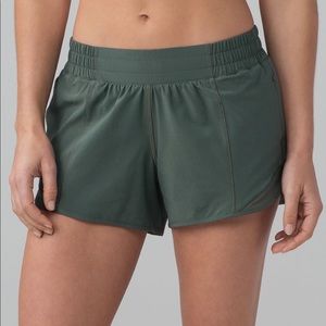 Lululemon Hotty Hot II running short
